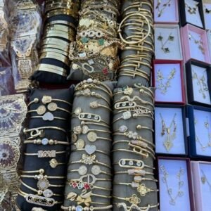 jewelries and accessories for sale in Spain{chains,necklace, bracelets, rings ,earrings, anklets,bronches,pins,cable chaiin,box chainsnake chain, gold chain,silver chain, diamonds chains,pearl}