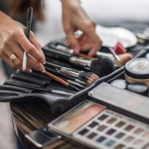 make up and beauty equipment's for sale in Spain{foundation, primmer, powder, brush, bronzer, eye lash, mascara, lipstick, lip liner, body make up}