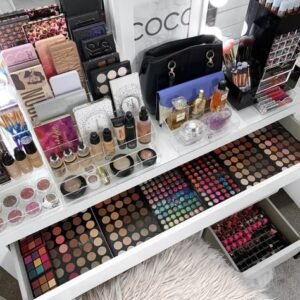 make up and beauty equipment's for sale in Spain{foundation, primmer, powder, brush, bronzer, eye lash, mascara, lipstick, lip liner, body make up}