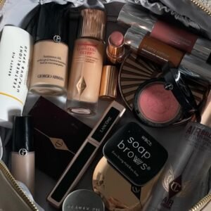 make up and beauty equipment's for sale in Spain{foundation, primmer, powder, brush, bronzer, eye lash, mascara, lipstick, lip liner, body make up}