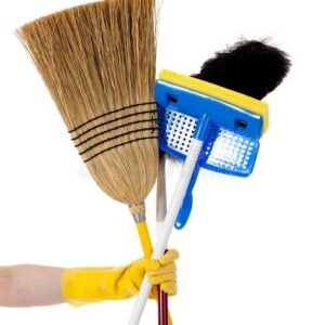 cleaning supply equipment's for sale in Spain{trash bins, sponges, dish towels, broom, mop}