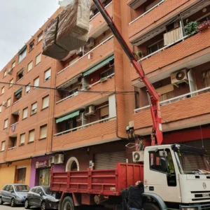 18 TN IVECO DUMP TRUCK CRANE WITH BROKEN ENGINE